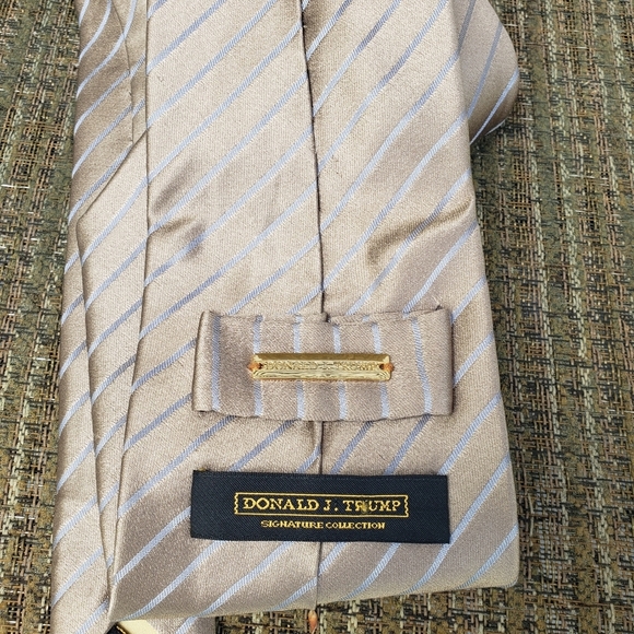 Donald Trump Signature Collection 100% Silk Tie - Picture 5 of 10